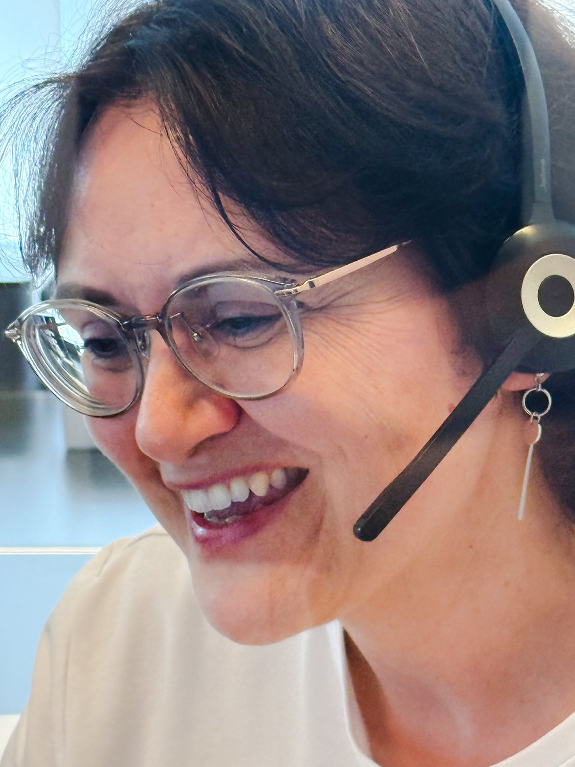 Nicole Böcker, medizinische Fachangestellte, an der Anmeldung der Praxis